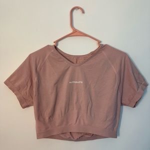 ALPHALETE AMPLIFY V-NECK CROP TOP